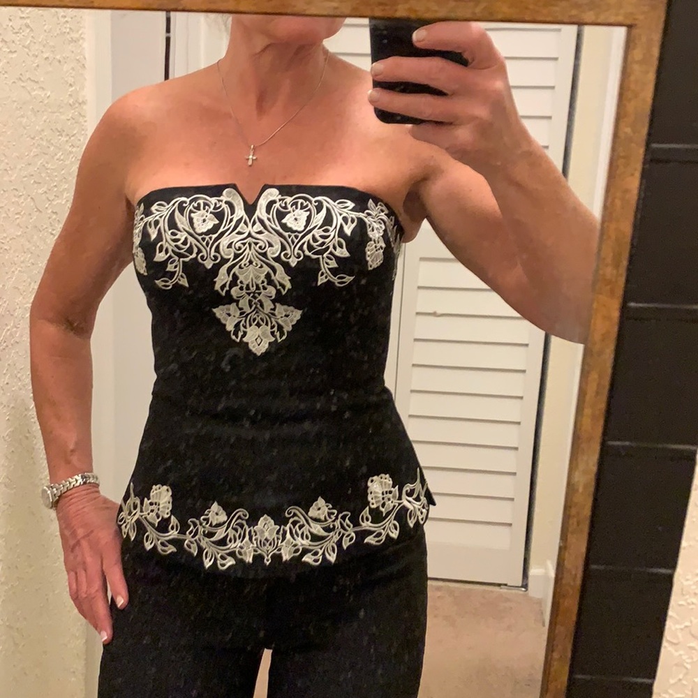 Elegant strapless top from White House Black Market. Size 0.